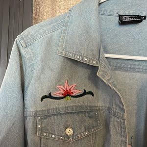 Fancy Fresh Groove medium like new cool detailed jean jacket modern cowgirl